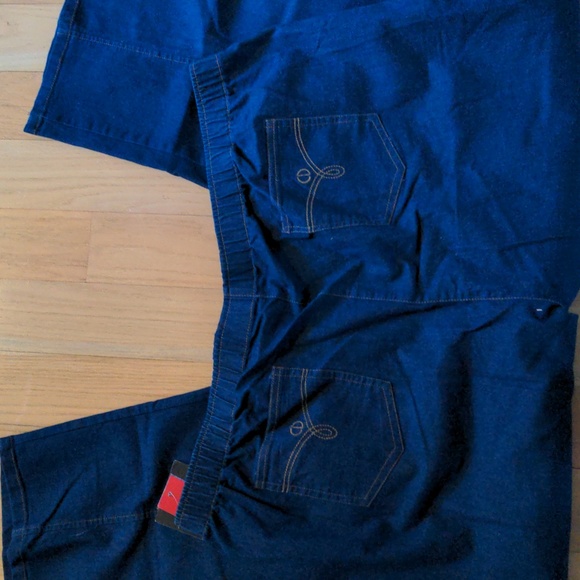 Cathy Daniels Plus Size Pull on Denim Capri - Picture 3 of 4